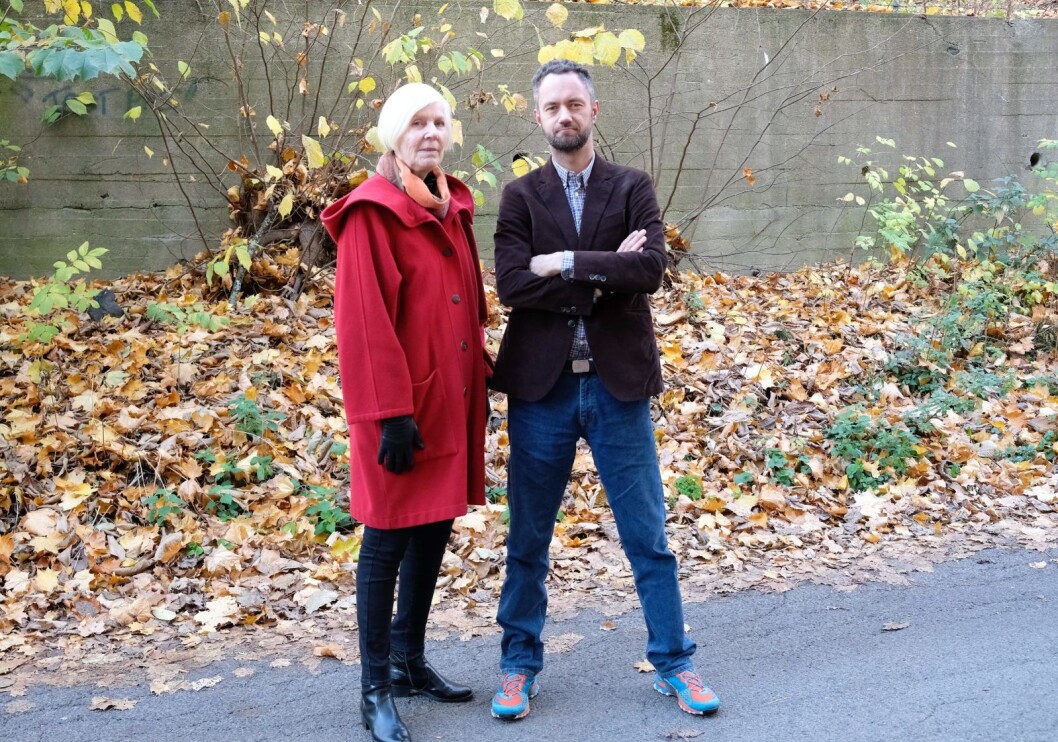 Lokalpolitikerne Lene Løken (Ap) og Arne Olav Haabeth (MdG) er svært godt fornøyd med at byrådet nå skrinlegger planene om et parkeringshus for elbiler på Frogner. Foto: Christian Boger Lokalpolitikerne Lene Løken (Ap) og Arne Olav Haabeth (MdG) er svært godt fornøyd med at byrådet nå skrinlegger planene om et parkeringshus for elbiler på Frogner. Foto: Christian Boger