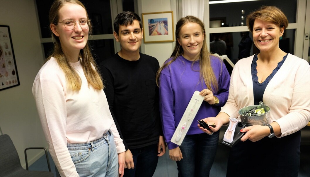 Helsebyråd Tone Televik Dahl starter et prøveprosjekt med gratis prevensjon til ungdom under 16 år. Ungdomspolitikerne Mina Jørgensen Bergum (t.v), Rauand Ismail og Tuva Øverås er svært glade for initiativet fra byråden. Foto: Christian Boger Helsebyråd Tone Televik Dahl starter et prøveprosjekt med gratis prevensjon til ungdom under 16 år. Ungdomspolitikerne Mina Jørgensen Bergum (t.v), Rauand Ismail og Tuva Øverås er svært glade for initiativet fra byråden. Foto: Christian Boger