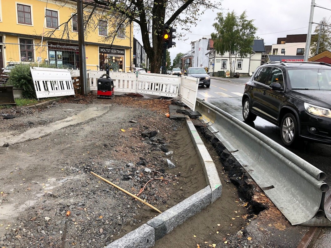 Her bygger Sporveien et kryss uten sykkelfelt, mener skribenten. Foto: Dag Sjøberg Her bygger Sporveien et kryss uten sykkelfelt, mener skribenten. Foto: Dag Sjøberg