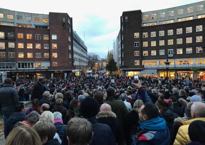 I fjor ble Frithjof nansens plass fylt til randen av bomaksjonister. Men det ventes enda flere når det inviteres til både nissfest og demonstrasjon 29. november. Foto: Morten Lauveng Jørgensen I fjor ble Frithjof nansens plass fylt til randen av bomaksjonister. Men det ventes enda flere når det inviteres til både nissfest og demonstrasjon 29. november. Foto: Morten Lauveng Jørgensen