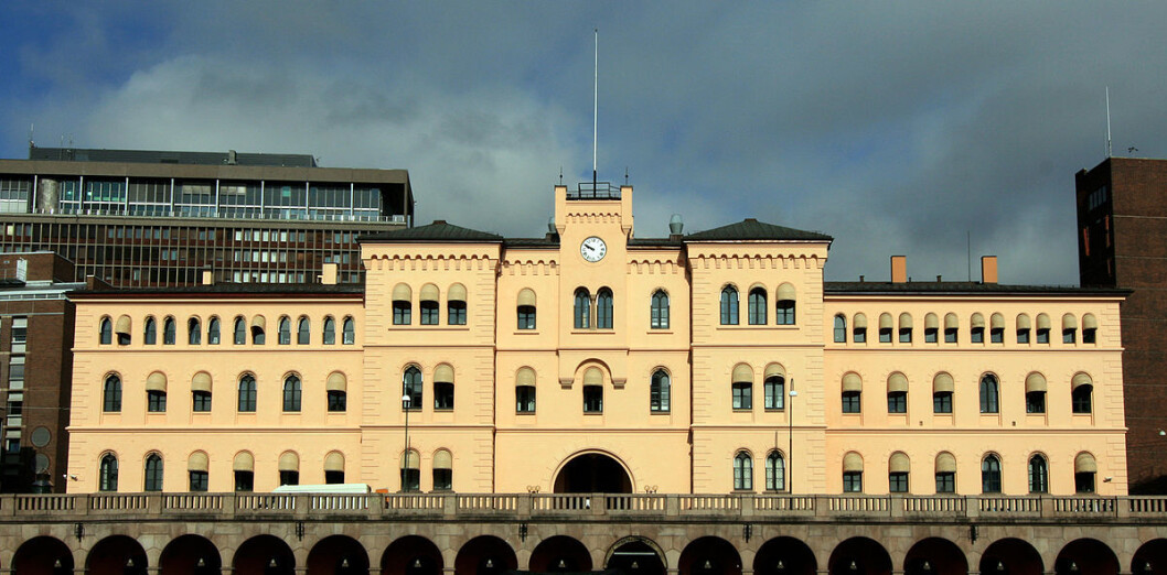Mange norske motstandsfolk gikk gjennom både harde avhør og tortur i dette bygget under krigen. Og alle i Oslo over 50 år har et forhold til det spesielle bygget på oversiden av Youngstorget. Nå fortelles historien om Møllergata 19 i en ny bok. Foto: Wikimedia Mange norske motstandsfolk gikk gjennom både harde avhør og tortur i dette bygget under krigen. Og alle i Oslo over 50 år har et forhold til det spesielle bygget på oversiden av Youngstorget. Nå fortelles historien om Møllergata 19 i en ny bok. Foto: Wikimedia