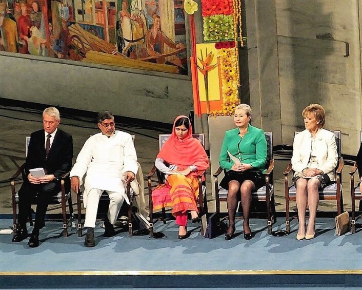 Frps medlem av Nobelkomitéen, Inger-Marie Ytterhorn, ytterst til høyre i lys jakke da Malala Yousafzai mottok fredsprisen i 2014. Foto: Bair175/Wikimedia Frps medlem av Nobelkomitéen, Inger-Marie Ytterhorn, ytterst til høyre i lys jakke da Malala Yousafzai mottok fredsprisen i 2014. Foto: Bair175/Wikimedia
