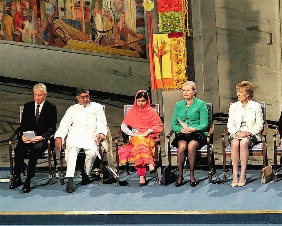 Frps medlem av Nobelkomitéen, Inger-Marie Ytterhorn, ytterst til høyre i lys jakke da Malala Yousafzai mottok fredsprisen i 2014. Foto: Bair175/Wikimedia