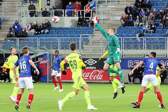 Russiske Aleksandr Vasyutin ble kåret til årets keeper i Finland i fjor. I år har han vært Sarpsborgs sisteskanse. Og han holdt buret rent mot Vålerenga søndag. Foto: André Kjernsli Russiske Aleksandr Vasyutin ble kåret til årets keeper i Finland i fjor. I år har han vært Sarpsborgs sisteskanse. Og han holdt buret rent mot Vålerenga søndag. Foto: André Kjernsli