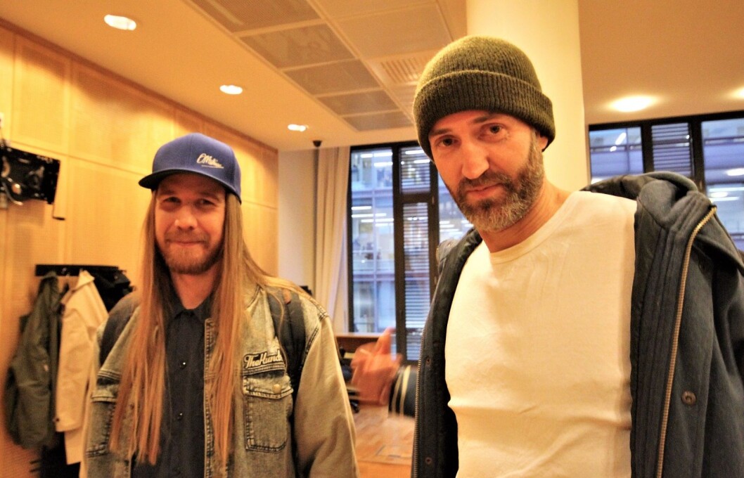 Rikard Svensk (t.v.) og Jarle Hollerud, i O. Mathisen, må svare for sitt valg av navn på sitronbrusen jalla JALLAXXXXXX. Foto: André Kjernsli Rikard Svensk (t.v.) og Jarle Hollerud, i O. Mathisen, må svare for sitt valg av navn på sitronbrusen jalla JALLAXXXXXX. Foto: André Kjernsli