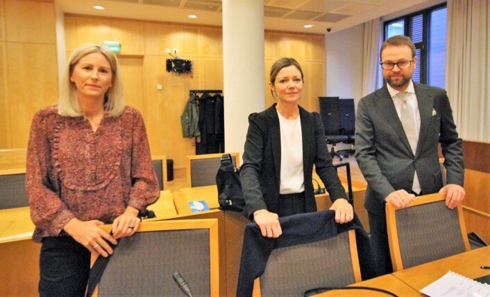 Norges-sjef i Coca-Cola, Karen Huffman (t.v.) og advokatene Celine Varmann Jørgensen og Håkon Tysnes Kaasin representerte Coca-Colas interesser. Foto: André Kjernsli Norges-sjef i Coca-Cola, Karen Huffman (t.v.) og advokatene Celine Varmann Jørgensen og Håkon Tysnes Kaasin representerte Coca-Colas interesser. Foto: André Kjernsli