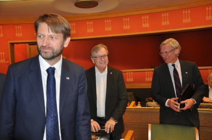 Høyres gruppeleder Eirik Lae Solberg (til venstre) med partifellene Per Trygve Hoff og James Stove Lorentzen. Foto: Arnsten Linstad Høyres gruppeleder Eirik Lae Solberg (til venstre) med partifellene Per Trygve Hoff og James Stove Lorentzen. Foto: Arnsten Linstad
