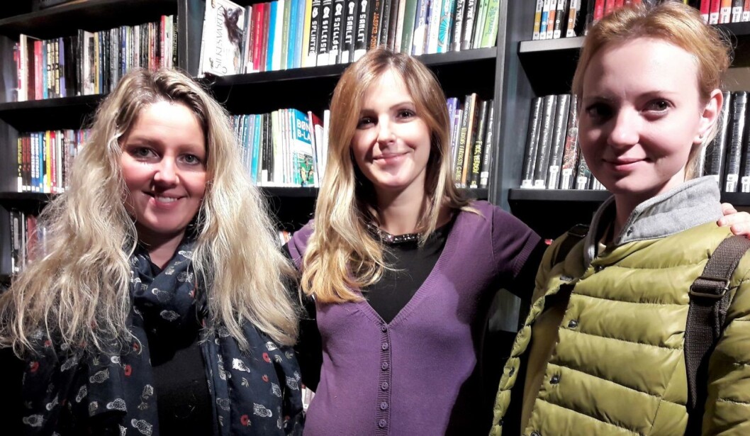 KulTur på Deichman Tøyen ble til etter en idé av Dijana Ribac. Her flakert av medhjelperne Alma Velagić (tv) og Julia Blinova. Foto: Anders Høilund KulTur på Deichman Tøyen ble til etter en idé av Dijana Ribac. Her flakert av medhjelperne Alma Velagić (tv) og Julia Blinova. Foto: Anders Høilund