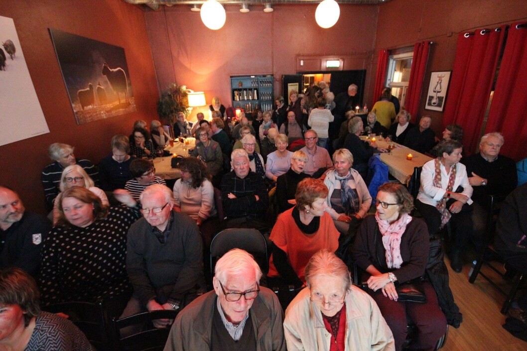 Medlemmer av historielaget og historieinteresserte møtte opp for å høre Frid Ingulstad snakke om Livet langs Akerselva. Foto: André Kjernsli Medlemmer av historielaget og historieinteresserte møtte opp for å høre Frid Ingulstad snakke om Livet langs Akerselva. Foto: André Kjernsli