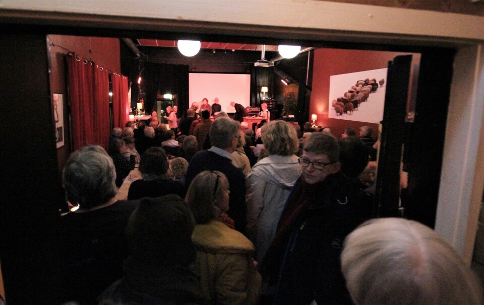 Da Kampen historielag inviterte til foredrag av Frid Ingulstad, ble lokalet på Kampen bistro fullt en halv time før start. Foto: André Kjernsli