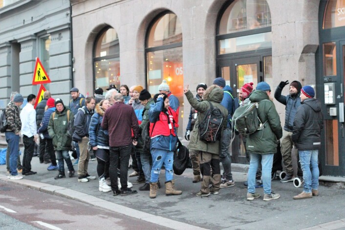 Mange utålmodige =Oslo selgere venter på sine eksemplarer av årets julebok. Foto: André Kjernsli Mange utålmodige =Oslo selgere venter på sine eksemplarer av årets julebok. Foto: André Kjernsli
