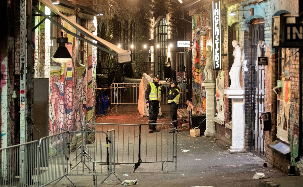 Politiet jakter nå en navngitt gjerningsperson etter nattens knivstikking ved utestedet Blå på Grünerløkka.
Foto: Vidar Ruud / NTB scanpix Politiet jakter nå en navngitt gjerningsperson etter nattens knivstikking ved utestedet Blå på Grünerløkka.
Foto: Vidar Ruud / NTB scanpix