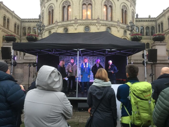 Klimapilegrimer ved Stortinget. Foto: Kjersti Opstad Klimapilegrimer ved Stortinget. Foto: Kjersti Opstad
