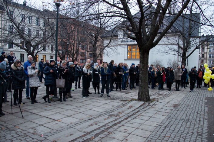 Mange var kommet for å se den nye Millsveggen på Schous plass. Foto: Sakib Saboor Mange var kommet for å se den nye Millsveggen på Schous plass. Foto: Sakib Saboor