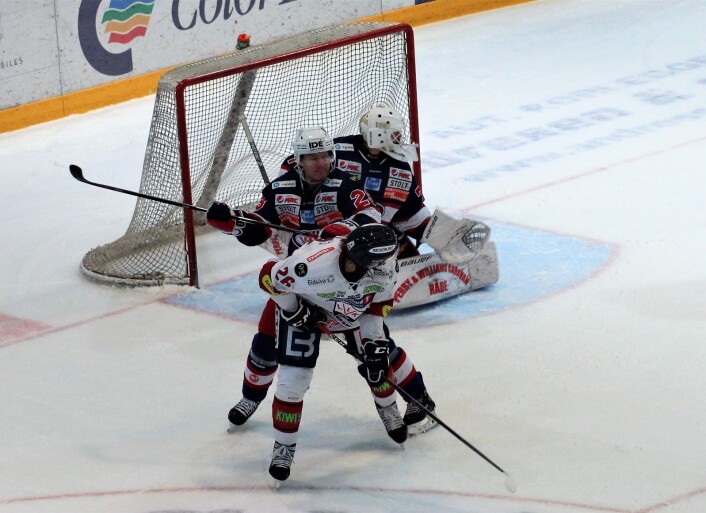 Søberg ser ikke utgangen på skuddet, og Lillehammer scorer. Dette var melodien i midtperioden. Foto: André Kjernsli Søberg ser ikke utgangen på skuddet, og Lillehammer scorer. Dette var melodien i midtperioden. Foto: André Kjernsli