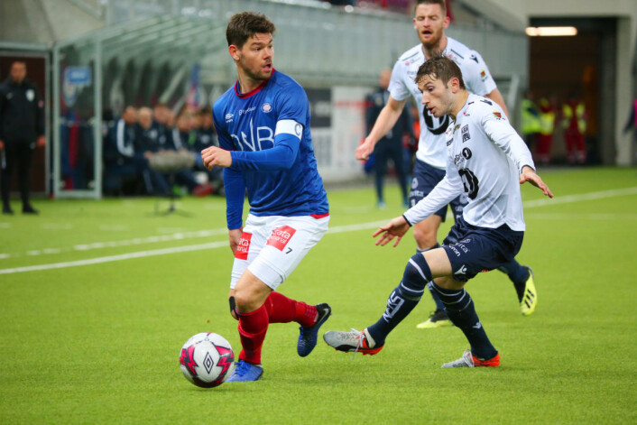 Vålerengas Daniel Fredheim Holm (t.v.) i duell med Kristiansunds Liridon Kalludra under eliteseriekampen i fotball mellom VIF og Kristiansund på Intility Arena. Foto: Ørn Borgen / NTB scanpix Vålerengas Daniel Fredheim Holm (t.v.) i duell med Kristiansunds Liridon Kalludra under eliteseriekampen i fotball mellom VIF og Kristiansund på Intility Arena. Foto: Ørn Borgen / NTB scanpix