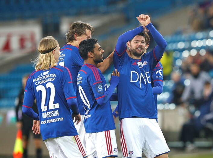 Eliteserien 2015. Vålerengas Elias Mar Omarsson og Gahyas Zahid gratulerer Daniel Fredheim Holm med 3-1 scoringen mot Sarpsborg. Foto: Vidar Ruud / NTB scanpix Eliteserien 2015. Vålerengas Elias Mar Omarsson og Gahyas Zahid gratulerer Daniel Fredheim Holm med 3-1 scoringen mot Sarpsborg. Foto: Vidar Ruud / NTB scanpix