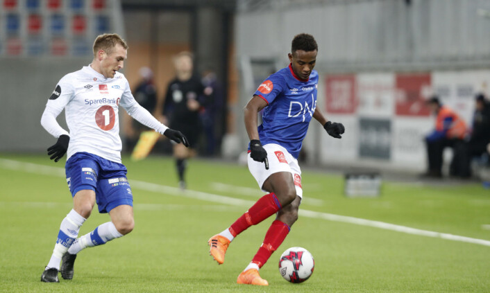 Ranheims Daniel Kvande og Vålerengas Abdi Ibrahim. Sistnevnte serverte en ferdig scoret ball til Bård Finne. Hele Engas Abdi har vært en av klubbens aller beste denne sesongen. Foto: Terje Bendiksby / NTB scanpix Ranheims Daniel Kvande og Vålerengas Abdi Ibrahim. Sistnevnte serverte en ferdig scoret ball til Bård Finne. Hele Engas Abdi har vært en av klubbens aller beste denne sesongen. Foto: Terje Bendiksby / NTB scanpix
