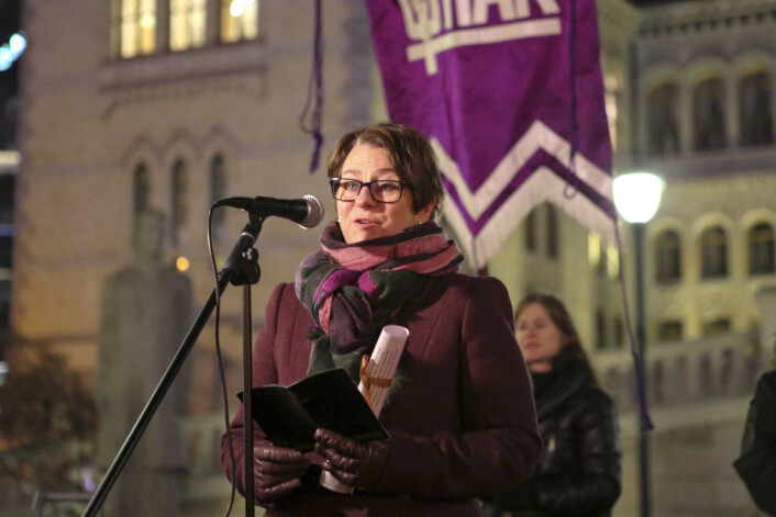 Stortingspresident Tone W. Trøen (H) taler foran Stortinget etter fakkeltoget i forbindelse med FNs internasjonale dag for avskaffelse av vold mot kvinner. Foto: Fredrik Grønningsæter / NTB Scanpix Stortingspresident Tone W. Trøen (H) taler foran Stortinget etter fakkeltoget i forbindelse med FNs internasjonale dag for avskaffelse av vold mot kvinner. Foto: Fredrik Grønningsæter / NTB Scanpix