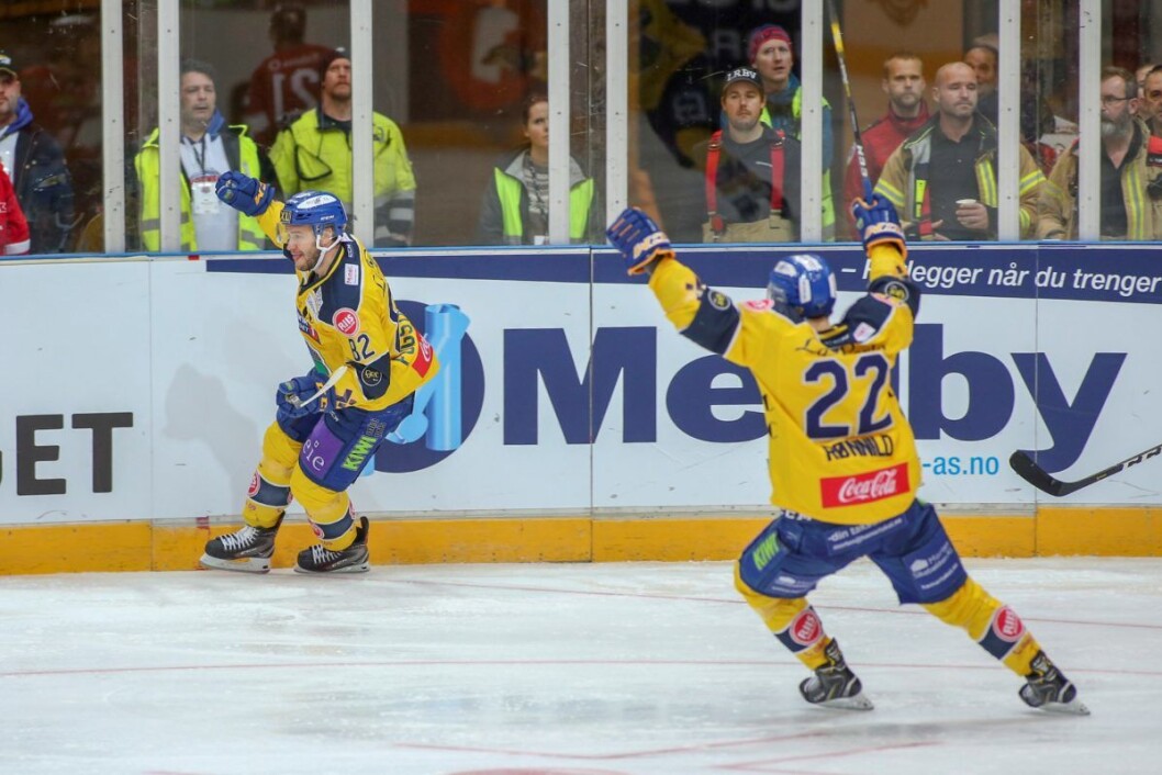 Storhamar feirer seier over Vålerenga hockey.
Arkivfoto: Geir Olsen / NTB scanpix Storhamar feirer seier over Vålerenga hockey.
Arkivfoto: Geir Olsen / NTB scanpix