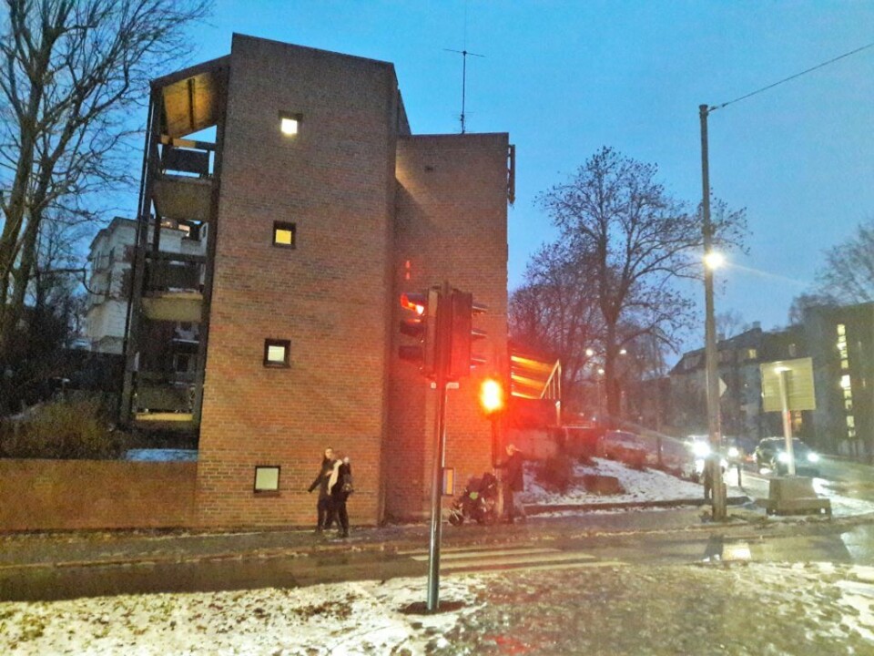 Det lyser rødt for beboerne i Kirkens bymisjons bo- og arbeidstilbud i Louises gate 30. Foto: Anders Høilund
