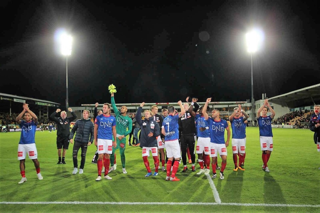 Neste år håper Vålerenga-spillerne å kunne kjempe i toppen av norsk fotball for første gang siden seriegullet i 2004. Her jubler de etter årets borteseier mot LIllestrøm på Åråsen. Foto: André Kjernsli Neste år håper Vålerenga-spillerne å kunne kjempe i toppen av norsk fotball for første gang siden seriegullet i 2004. Her jubler de etter årets borteseier mot LIllestrøm på Åråsen. Foto: André Kjernsli