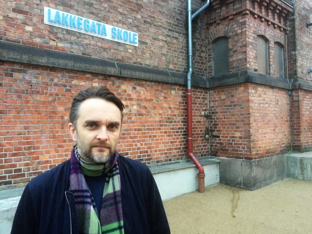Stian Schjelderup er en av foreldrene ved Lakkegata skole som nå krever at kommunen gjør noe med Trondheimsveien, som de anser som livsfarlig for skolebarna. Foto: Vegard Velle Stian Schjelderup er en av foreldrene ved Lakkegata skole som nå krever at kommunen gjør noe med Trondheimsveien, som de anser som livsfarlig for skolebarna. Foto: Vegard Velle