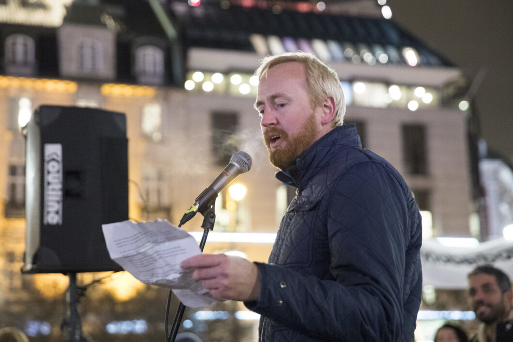 Rune Berglund Steen fra Antirasistisk senter holder appell på Eidsvolls plass utenfor Stortinget i Oslo under markeringen for stans i utsendelse av flyktninger til Afghanistan i november i fjor. Foto: Håkon Mosvold Larsen / NTB Scanpix Rune Berglund Steen fra Antirasistisk senter holder appell på Eidsvolls plass utenfor Stortinget i Oslo under markeringen for stans i utsendelse av flyktninger til Afghanistan i november i fjor. Foto: Håkon Mosvold Larsen / NTB Scanpix