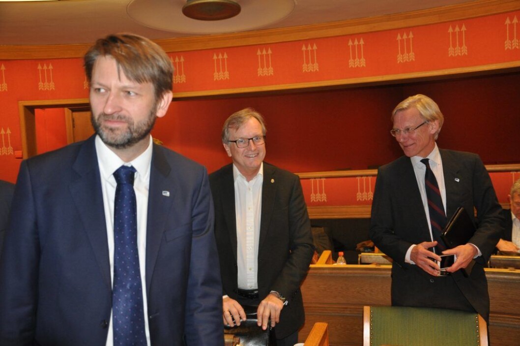 Bystyrerepresentant Per-Trygve Hoff (i midten) deltar i gruppesøksmål om eiendomsskatt mot Oslo kommune. Tilsammen er fire Høyre-representanter i partiets bystyregruppe involvert i søksmålet. Eirik Lae Solberg (foran til venstre) og James Stove Lorentzen er ikke involvert. Foto: Arnsten Linstad Bystyrerepresentant Per-Trygve Hoff (i midten) deltar i gruppesøksmål om eiendomsskatt mot Oslo kommune. Tilsammen er fire Høyre-representanter i partiets bystyregruppe involvert i søksmålet. Eirik Lae Solberg (foran til venstre) og James Stove Lorentzen er ikke involvert. Foto: Arnsten Linstad