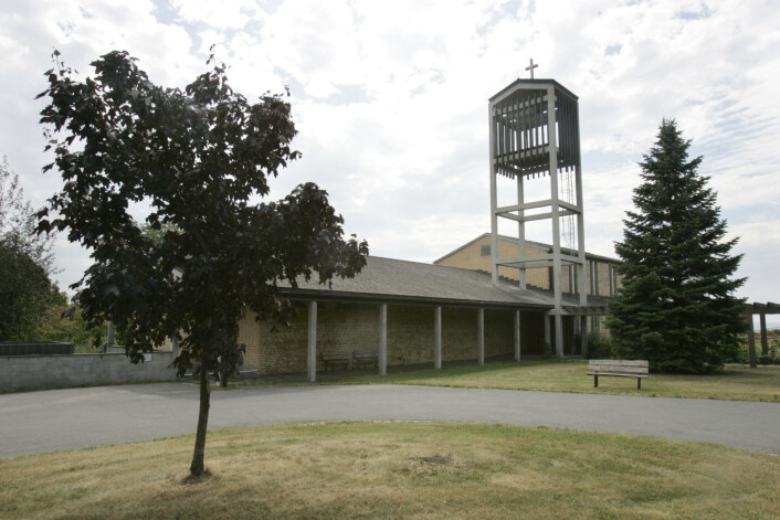 Hasle kirke med tårnet som har klokkene fra Pipervika. Bygningen er tegnet av arkitekt Harald Hille. Kirken er en arbeidskirke i tegl, innviet i 1960.<br />Foto: Terje Bendiksby / Scanpix Hasle kirke med tårnet som har klokkene fra Pipervika. Bygningen er tegnet av arkitekt Harald Hille. Kirken er en arbeidskirke i tegl, innviet i 1960.<br />Foto: Terje Bendiksby / Scanpix