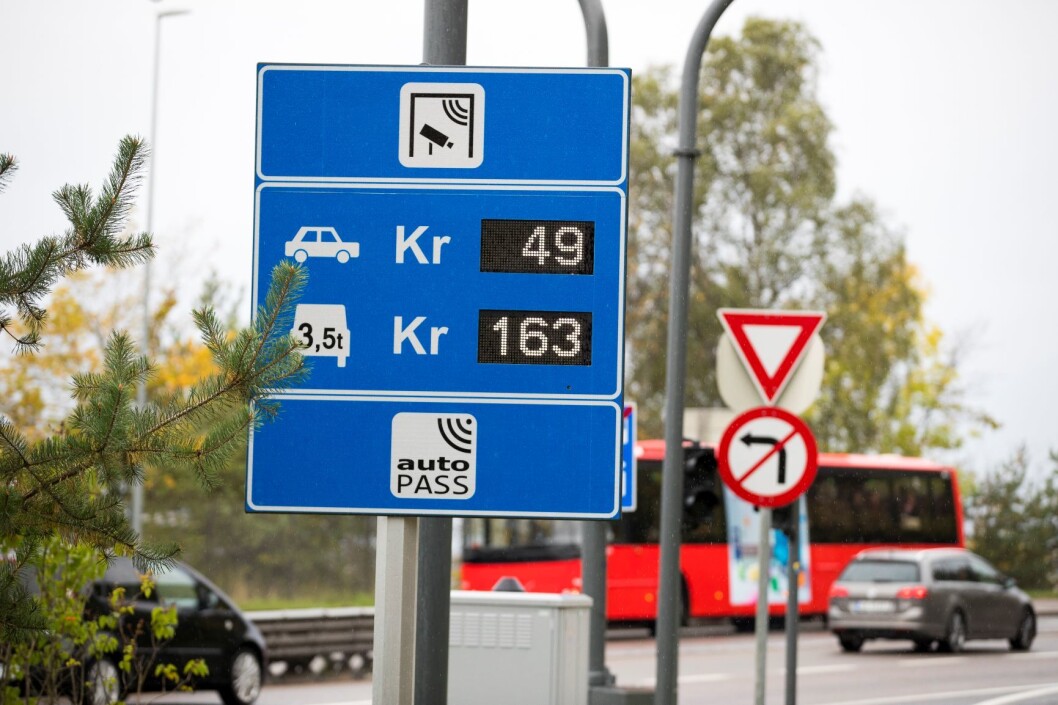 Litt flere biler passerte bomringen i november i år enn i fjor. Her fra bomstasjon langs Mosseveien. Foto: Heiko Junge / NTB scanpix Litt flere biler passerte bomringen i november i år enn i fjor. Her fra bomstasjon langs Mosseveien. Foto: Heiko Junge / NTB scanpix