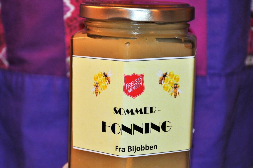 Honning fra et tak på Tøyen. 85 kilo fra to kuber var fangsten Lars fra Jobben kunne tappe på glass. Foto: Arnsten Linstad