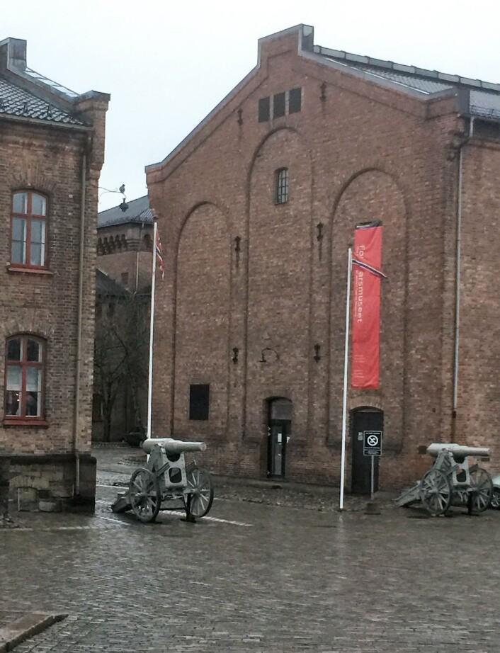 Akershus festning er saluttpliktig. På spesielle merkedager skytes med kanon. Dog ikke med disse. De bare stod der og pekte stygt på meg. Foto: Kjersti Opstad Akershus festning er saluttpliktig. På spesielle merkedager skytes med kanon. Dog ikke med disse. De bare stod der og pekte stygt på meg. Foto: Kjersti Opstad
