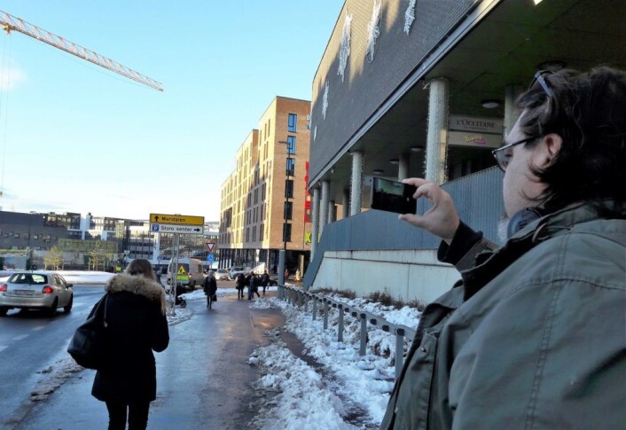 Enda bygges det rundt Storo Storsenter, og det går ikke an å kjenne igjen stedet der den lille Renaulten ble jaget oppover Sandaker- og Nycoveien. Foto: Anders Høilund Enda bygges det rundt Storo Storsenter, og det går ikke an å kjenne igjen stedet der den lille Renaulten ble jaget oppover Sandaker- og Nycoveien. Foto: Anders Høilund