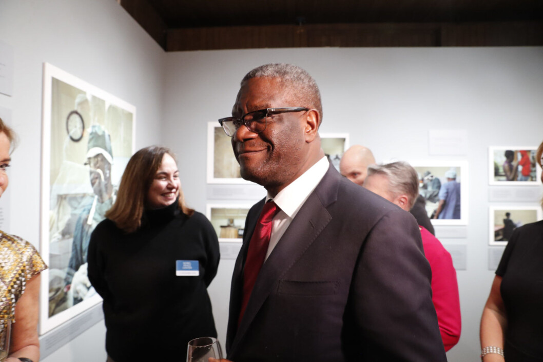 Fredsprisvinner Denis Mukwege under åpningen av fredsprisutstillingen "The Body as a Battlefield" på Nobels fredssenter. Foto: Terje Bendiksby / NTB Scanpix Fredsprisvinner Denis Mukwege under åpningen av fredsprisutstillingen "The Body as a Battlefield" på Nobels fredssenter. Foto: Terje Bendiksby / NTB Scanpix
