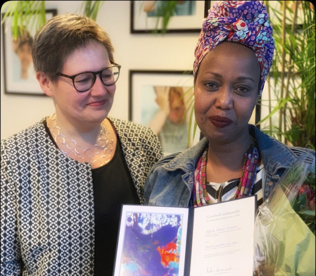 � Nafissa Omar Osman blir fosterhjemstjenestens Goodwill-ambassadør fordi hun ønsker at alle barn og unge i Oslo skal ha trygge, gode hjem med masse varme og kjærlighet. Og fordi hun vet at noen barn trenger et nytt hjem, et fosterhjem, sier direktør Hege Malterud i barne- og familieetaten. Foto: Fosterhjemstjenesten / Oslo kommune � Nafissa Omar Osman blir fosterhjemstjenestens Goodwill-ambassadør fordi hun ønsker at alle barn og unge i Oslo skal ha trygge, gode hjem med masse varme og kjærlighet. Og fordi hun vet at noen barn trenger et nytt hjem, et fosterhjem, sier direktør Hege Malterud i barne- og familieetaten. Foto: Fosterhjemstjenesten / Oslo kommune