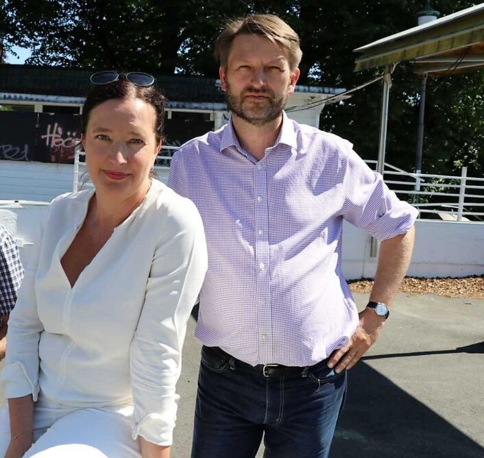 Leder av bydelsutvalget på St. Hanshaugen, Anne Christine Kroepelien, og gruppeleder for Høyre i bystyret, Eirik Lae Solberg, er begge skuffet over at bydelen ikke får ta over driften av St. Hanshaugparken. Foto: Steinar Wulfsberg-Gamre Leder av bydelsutvalget på St. Hanshaugen, Anne Christine Kroepelien, og gruppeleder for Høyre i bystyret, Eirik Lae Solberg, er begge skuffet over at bydelen ikke får ta over driften av St. Hanshaugparken. Foto: Steinar Wulfsberg-Gamre