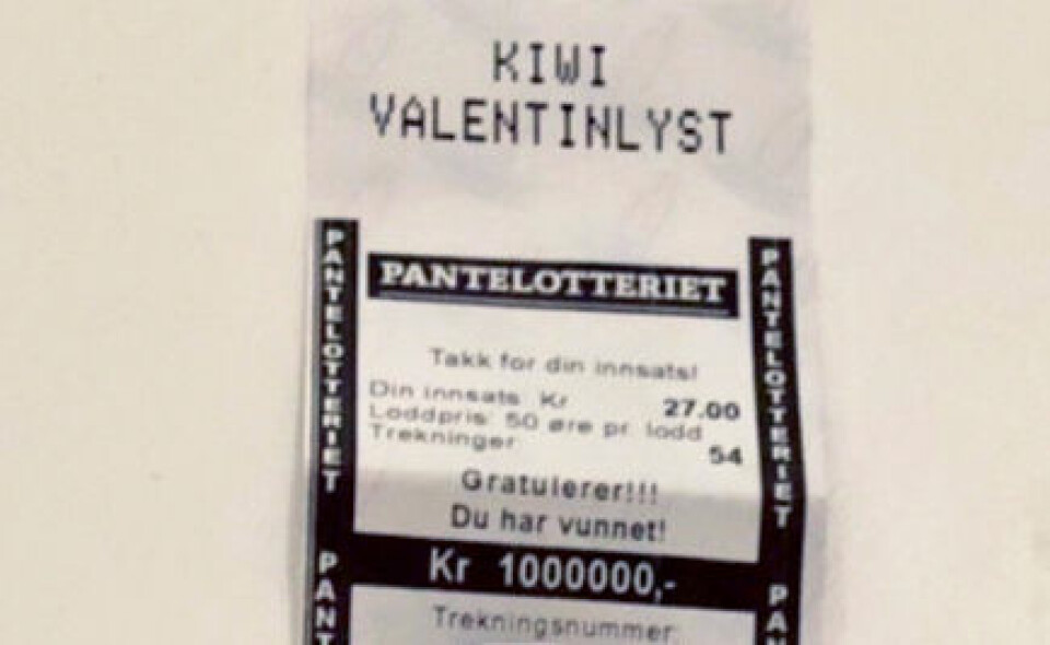 Slik ser en million kroner ut når du vinner i pantelotteriet. Denne lappen er fra en butikk i Trondheim. Foto: Røde Kors / Pantelotteriet