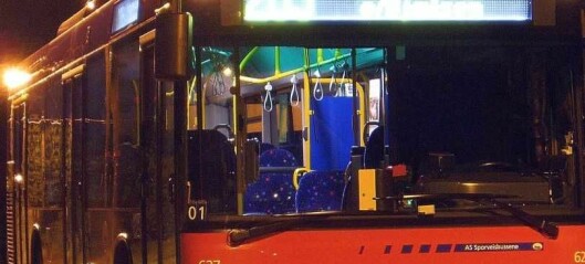 11 personer pågrepet etter amper stemning på 37-bussen