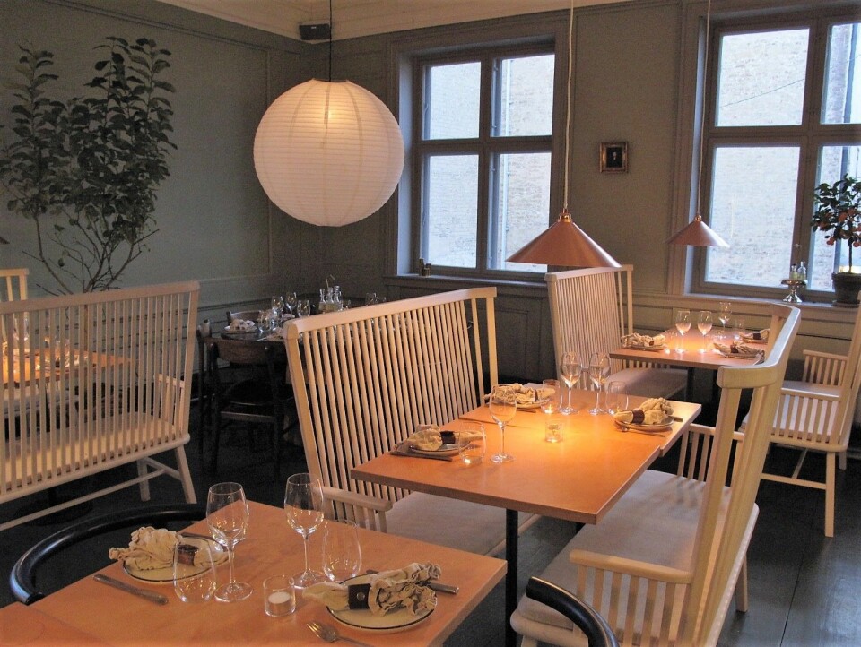 Lyse møbler og bord uten tunge duker. Foto: Tor A. Svendsen