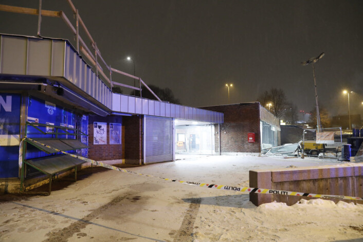 Inne i denne tunnelen eksploderte flere flasker med propan og acetylen på sveisevognen. Foto: Terje Bendiksby / NTB scanpix Inne i denne tunnelen eksploderte flere flasker med propan og acetylen på sveisevognen. Foto: Terje Bendiksby / NTB scanpix