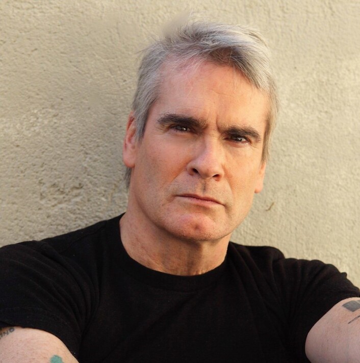 Den amerikanske artisten, radioverten, samfunnsrefseren og skuespilleren Henry Rollins hygget seg lenge med vinylbunkene hos Tiger i Hammersborggata. Foto: www.henryrollins.com Den amerikanske artisten, radioverten, samfunnsrefseren og skuespilleren Henry Rollins hygget seg lenge med vinylbunkene hos Tiger i Hammersborggata. Foto: www.henryrollins.com
