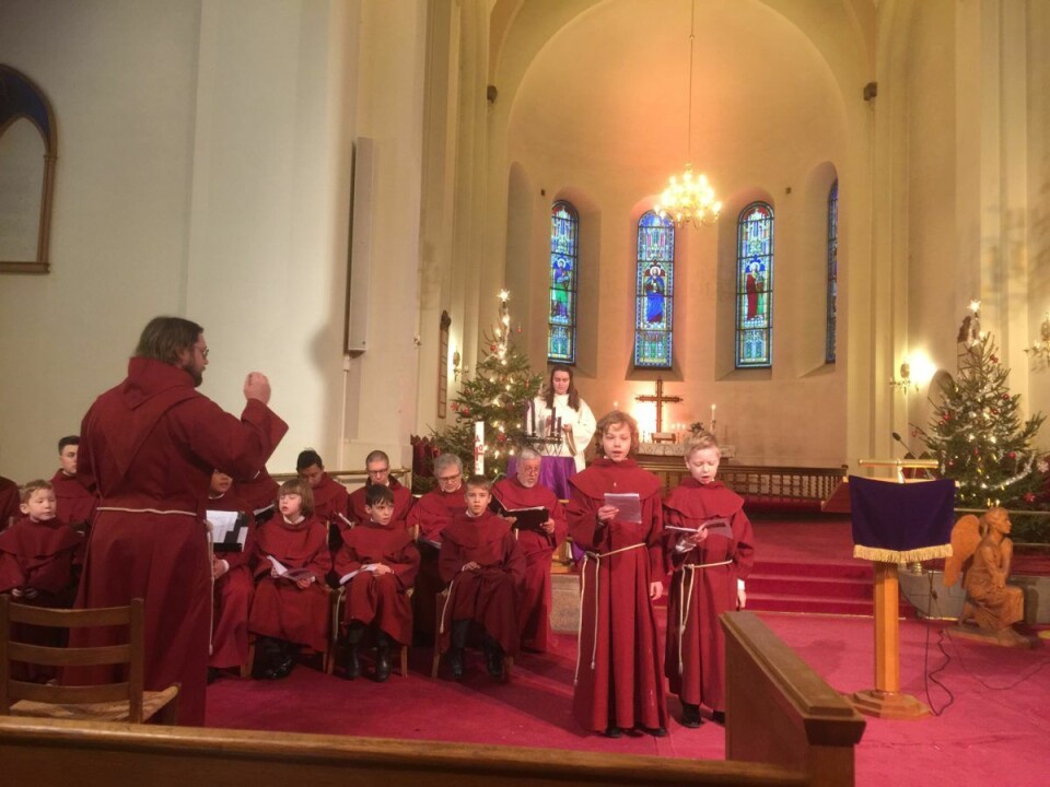 St. Hallvard-guttene synger julen inn i Grønland kirke. Foto: Kjersti Opstad