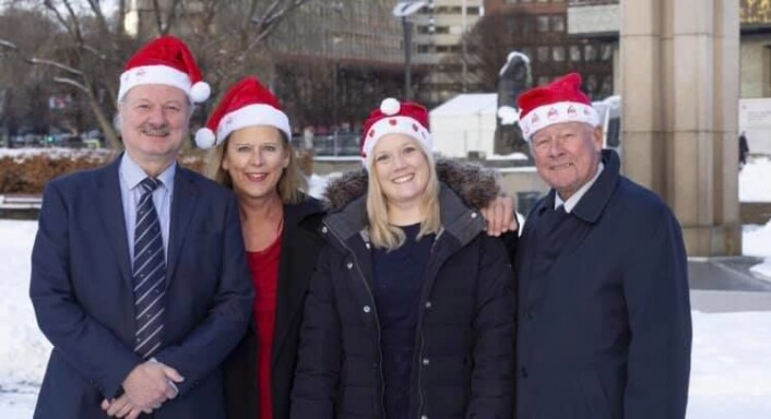 Carl I. Hagen (til h) gir seg i Oslo bystyre etter valget. Det samme gjør super-veteran Peter N. Myhre. Men Camilla Wilhelmsen (nr. to fra v.) og Aina Stenersen topper Frps Oslo-liste. Foto: Frp Carl I. Hagen (til h) gir seg i Oslo bystyre etter valget. Det samme gjør super-veteran Peter N. Myhre. Men Camilla Wilhelmsen (nr. to fra v.) og Aina Stenersen topper Frps Oslo-liste. Foto: Frp