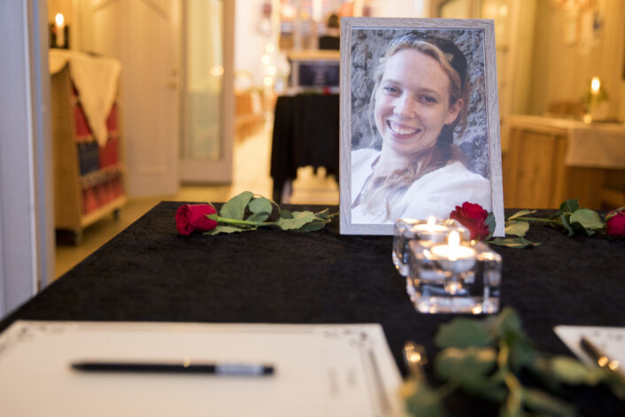 Kisten med Janne Jemtland omringet av lys og blomster i Veldre kirke i Brumunddal, før begravelsesseremonien i januar. Foto: Tore Meek / NTB scanpix Kisten med Janne Jemtland omringet av lys og blomster i Veldre kirke i Brumunddal, før begravelsesseremonien i januar. Foto: Tore Meek / NTB scanpix