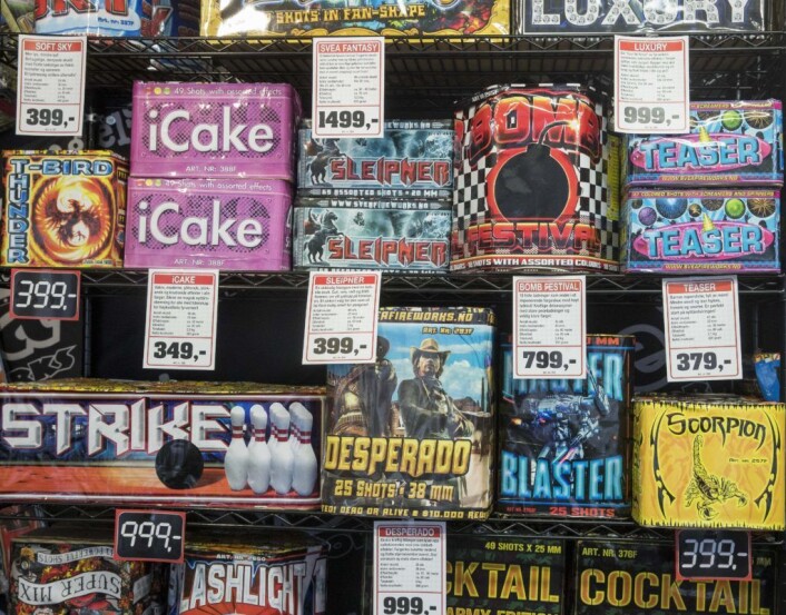 Det store fyrverkerisalget er i gang. Her ser vi fyrverkeri på Svea Fireworks i Kvadraturen. Foto: Terje Pedersen / NTB scanpix Det store fyrverkerisalget er i gang. Her ser vi fyrverkeri på Svea Fireworks i Kvadraturen. Foto: Terje Pedersen / NTB scanpix