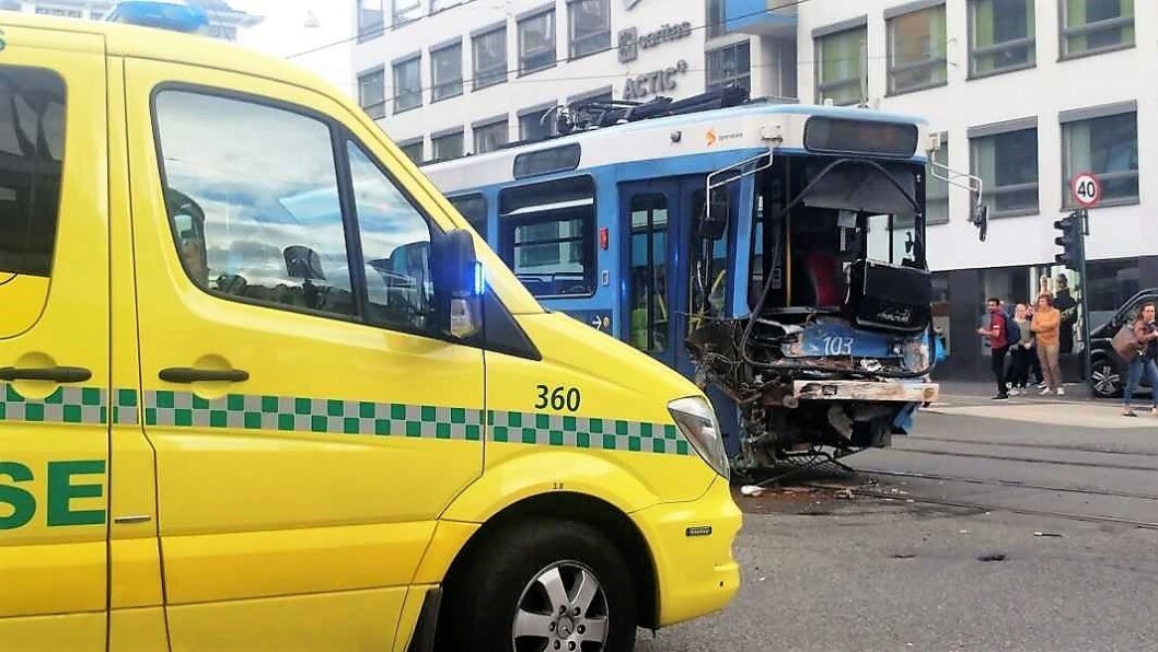 Hele 11 personer ble skadd etter at trikken kolliderte med en lastebil i krysset Storgata og Hausmannsgate i august. Foto: Foto: Abdurrahim Günaydın Hele 11 personer ble skadd etter at trikken kolliderte med en lastebil i krysset Storgata og Hausmannsgate i august. Foto: Foto: Abdurrahim Günaydın