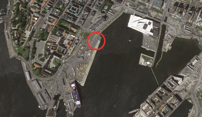 Rett utenfor Oslo gamle havnelager, med utsikt til Operaen (det hvite bygget) i Bjørvika, ligger vinterlandsbyen SALT (ringet inn i rødt). Foto: www.salted.no Rett utenfor Oslo gamle havnelager, med utsikt til Operaen (det hvite bygget) i Bjørvika, ligger vinterlandsbyen SALT (ringet inn i rødt). Foto: www.salted.no