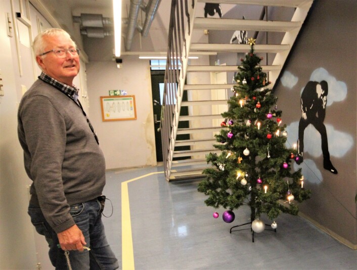Juletreet er på plass i avdelingene. Foto: André Kjernsli Juletreet er på plass i avdelingene. Foto: André Kjernsli