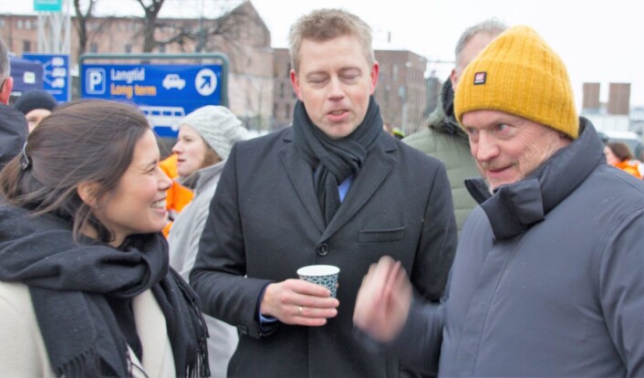Tverrpolitisk samling da MDGs miljøbyråd Lan Marie Nguyen Berg og byrådsleder Raymond Johansen (Ap) var med på åpningen sammen med Frps statssekretær i samferdselsdepartementet, Tommy Skjervold. Foto: Hans Magnus Berge Tverrpolitisk samling da MDGs miljøbyråd Lan Marie Nguyen Berg og byrådsleder Raymond Johansen (Ap) var med på åpningen sammen med Frps statssekretær i samferdselsdepartementet, Tommy Skjervold. Foto: Hans Magnus Berge